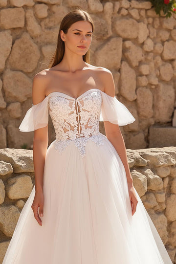 Robe de mariée à épaules dénudées ivoire A Line Sweep Train avec appliques